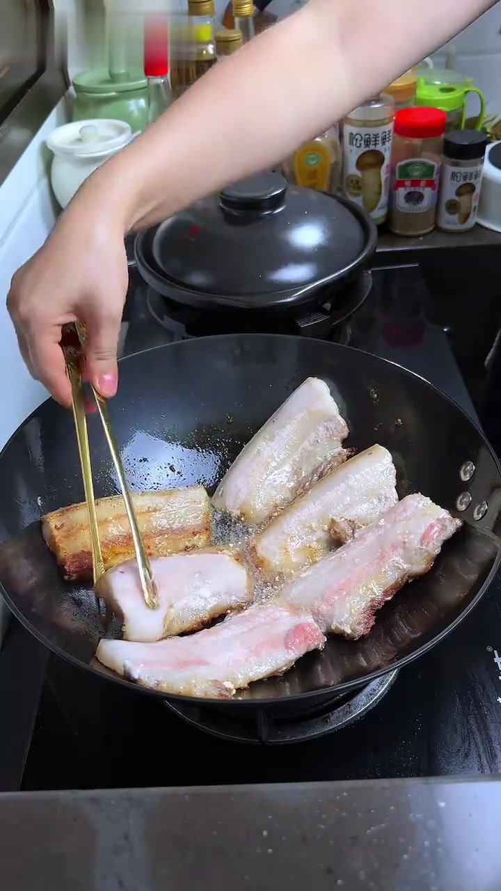 梅干菜烧肉味道和梅菜扣肉差不多真的好香