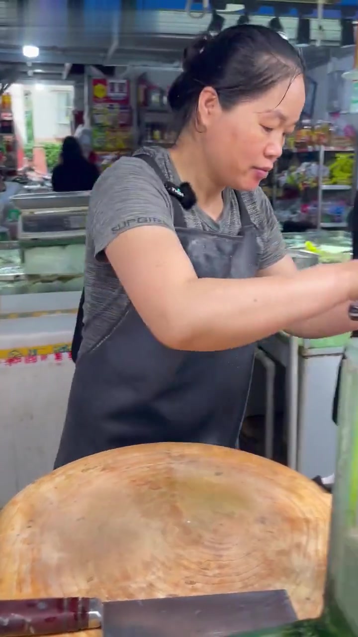山泉水养的军鱼,和普通的鱼不一样,品质更高