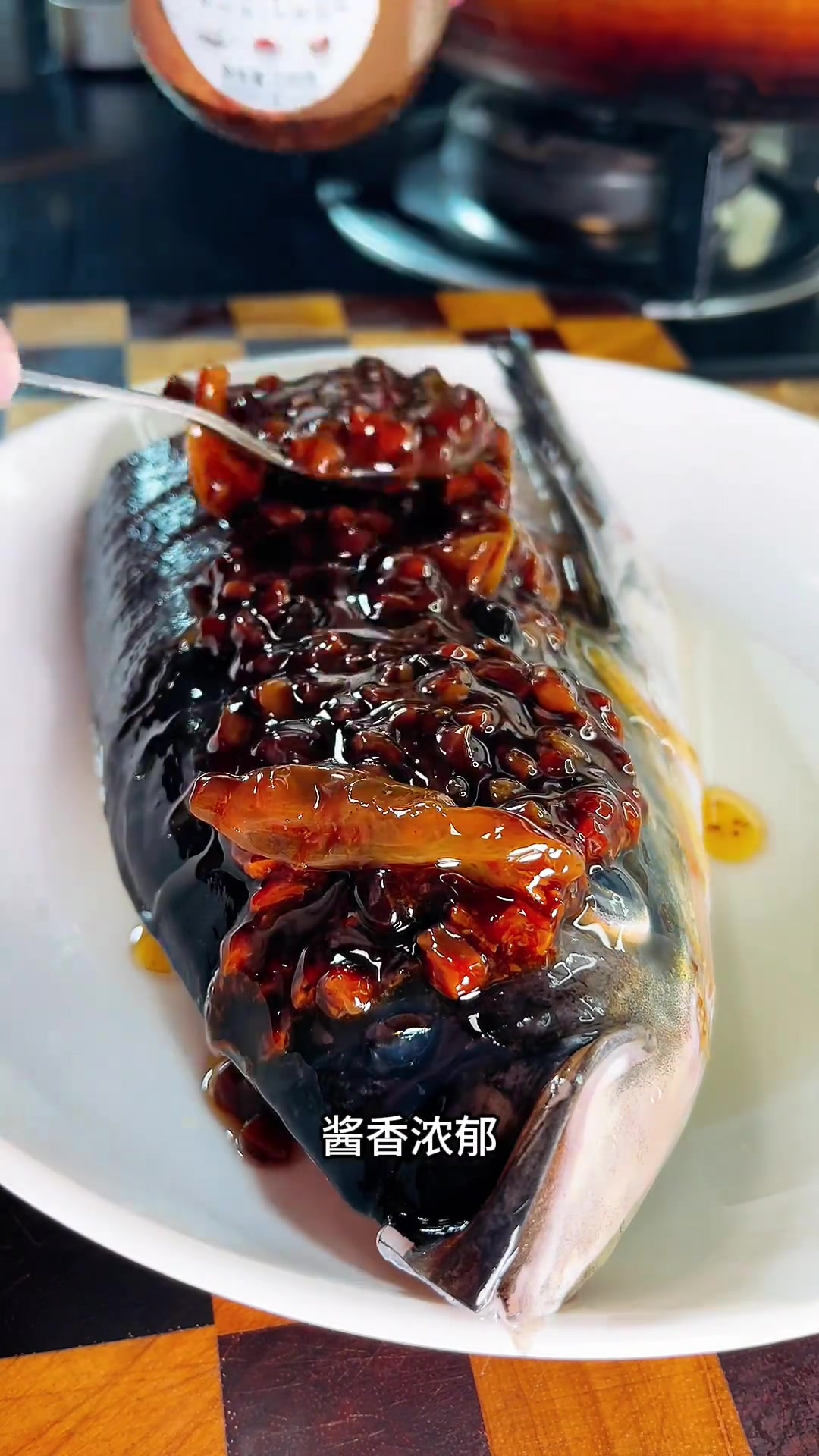 酱椒蒸鱼头酒店的招牌菜在家就能轻松搞定