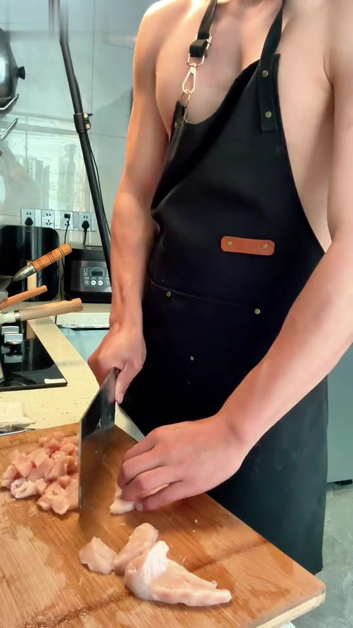 川川厨房日记减脂餐莴笋炒鸡胸肉教程来啦