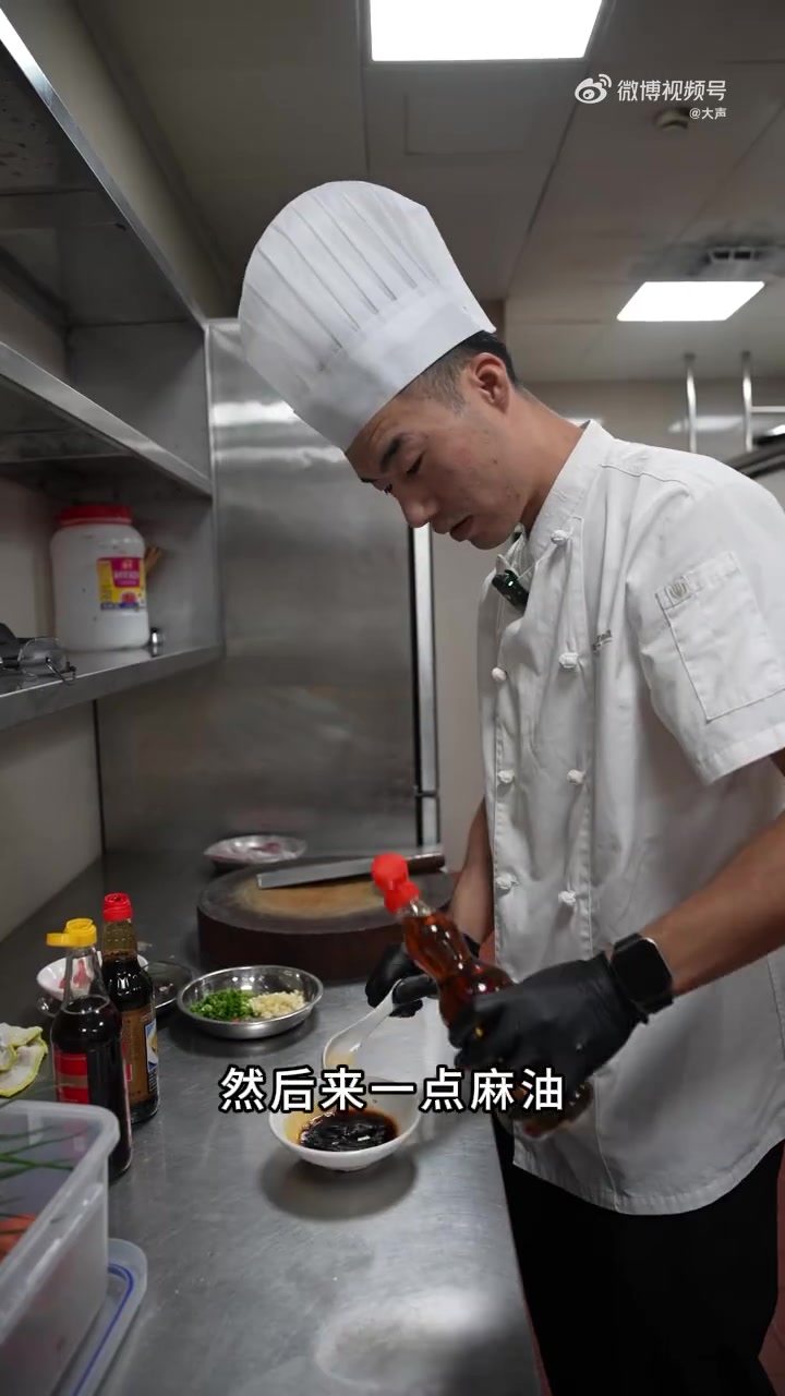近日,在一档美食综艺中,全红婵哥哥全进华以“村席大厨”身份参加,他选用自家果园养殖的180