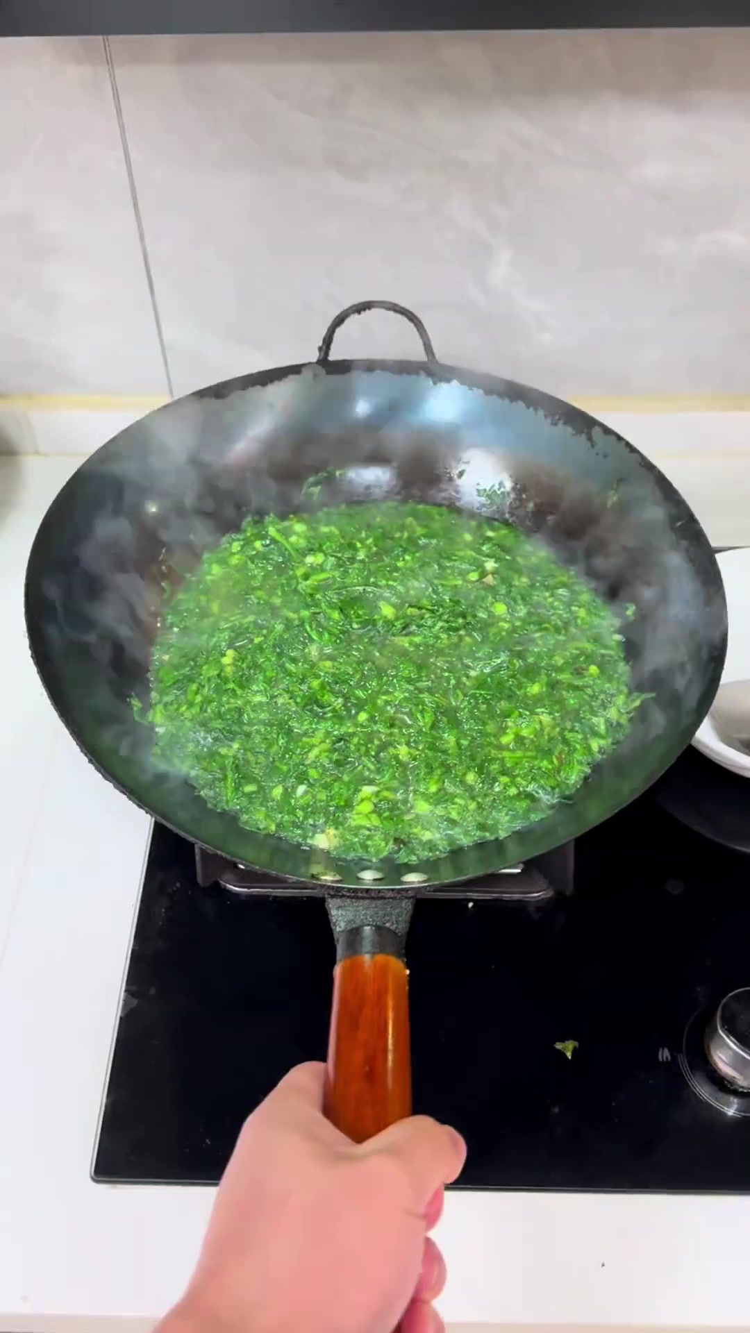 年后都不喜欢大肉大鱼了，可以试试这个糊茼蒿，湖北家常菜的好吃做法
