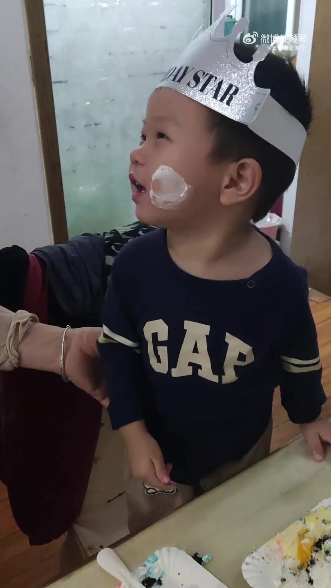 宝宝的2岁生日,不需要多大场面,只要在家,一顿饭一个蛋糕 蛋糕,就能留下一个开心记忆!