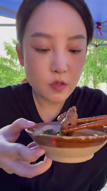 「重庆渝北」光环附近的串串,鸭舌惊艳,芹菜牛肉出乎意料好吃(2)