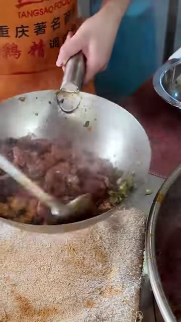 「重庆」重庆鲁能巴蜀小学附近的麻辣烫,主打麻辣烫,菜品适合重口味,完美的刨饭选择