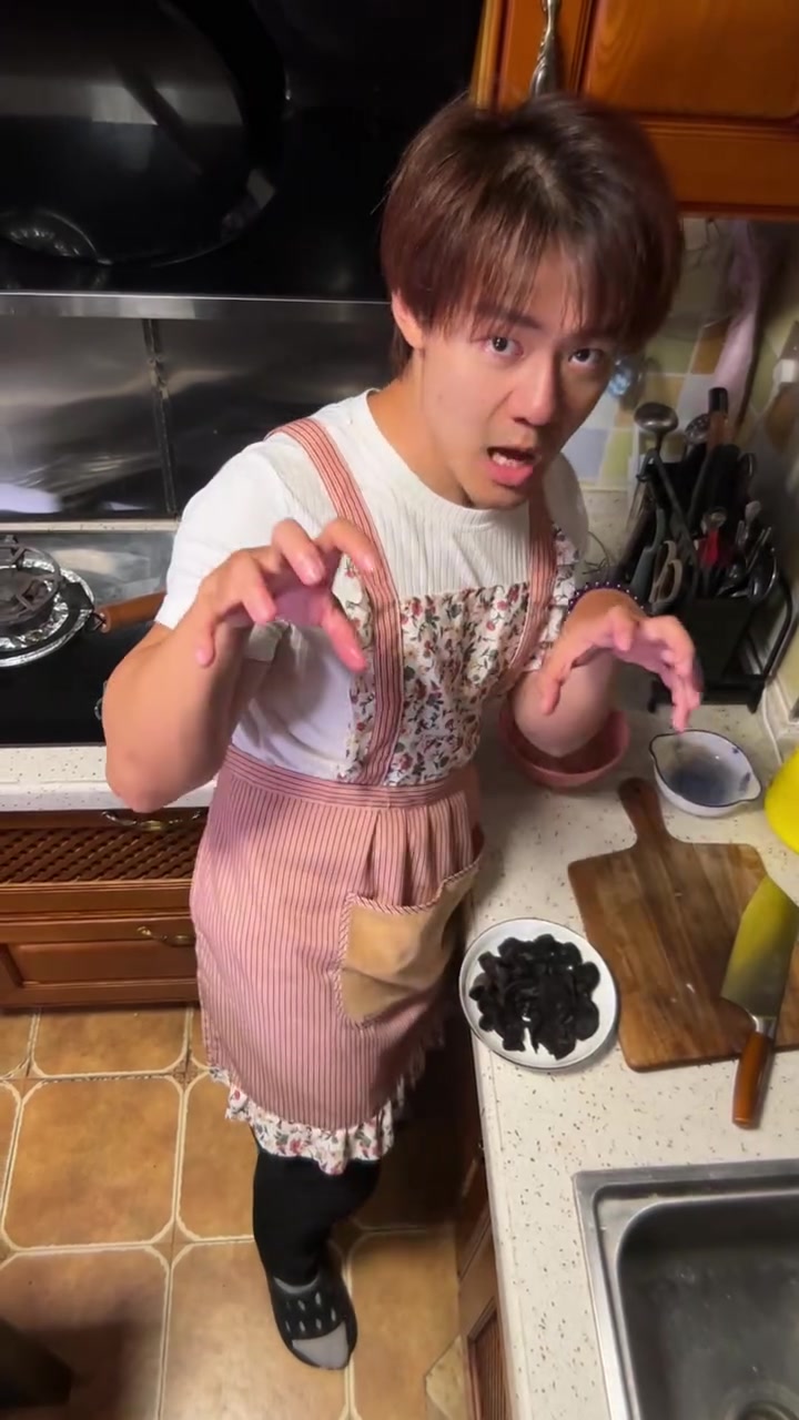 重庆人也喜欢吃的夏日清凉菜品木耳肉片,适当换换清香口味~