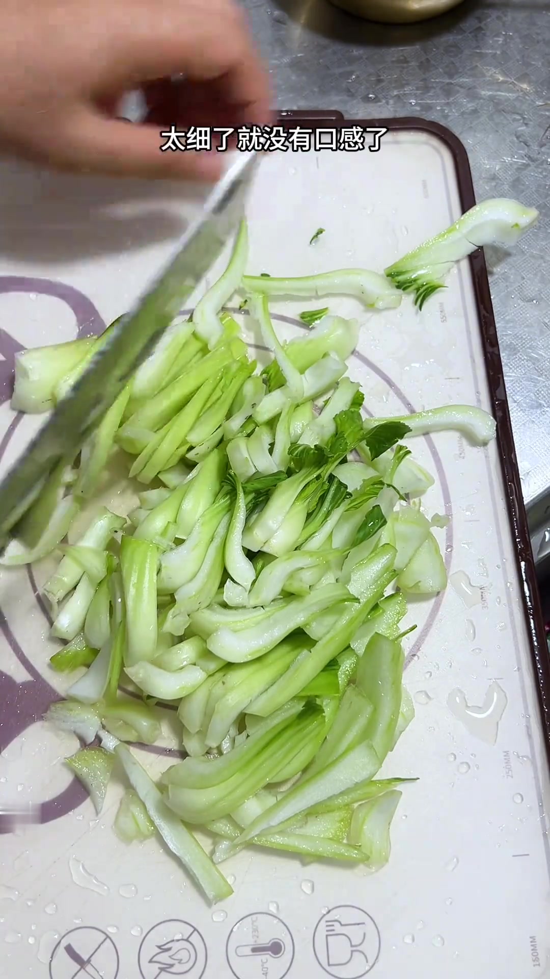江西省菜青菜梗炒肉,香辣脆爽超下饭