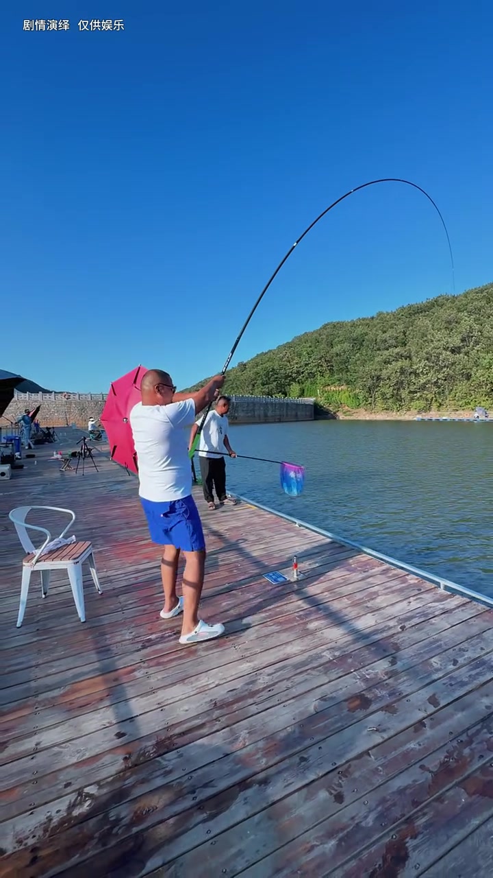 肥肉经过手里,就会留下一层油 原来钓鱼才是运动顶流