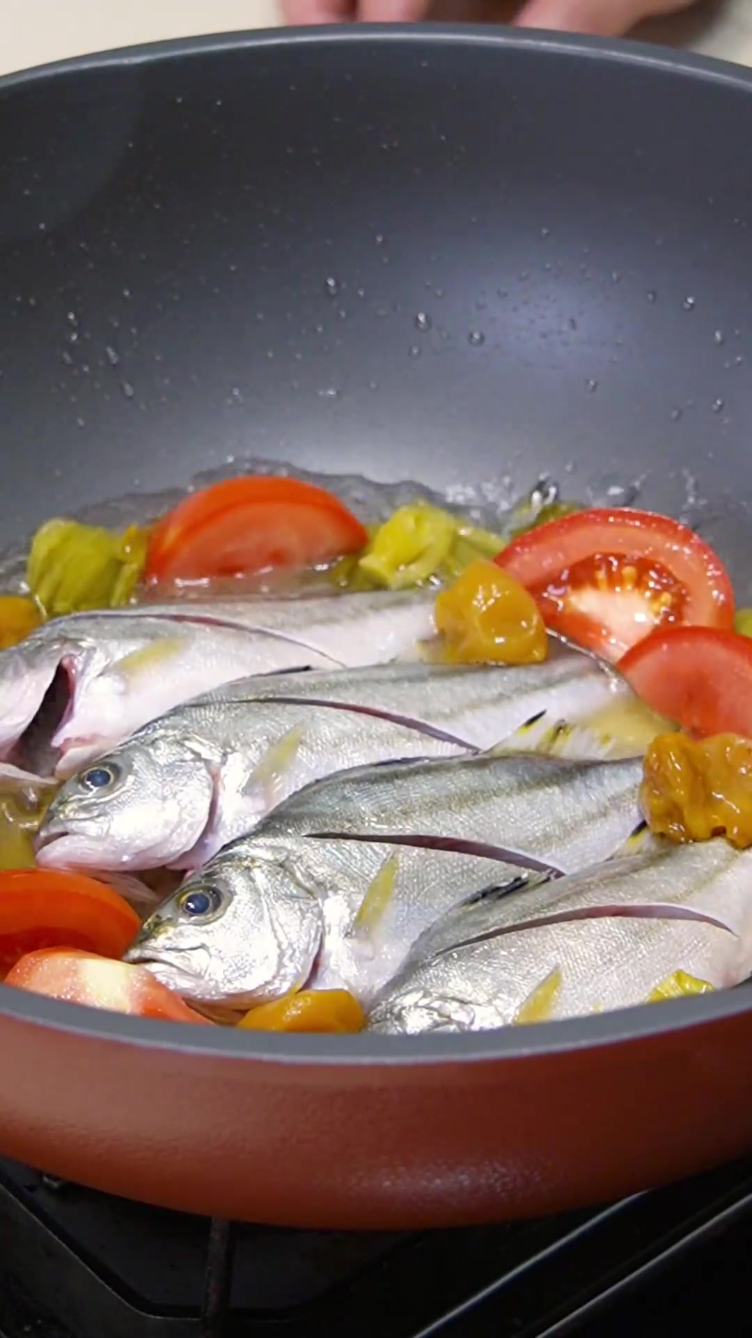 酸梅能煮哪些鱼?选它准没错!|酸梅煮斑猪鱼