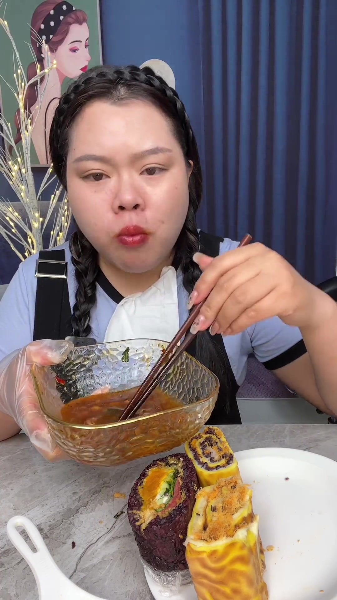 吃蛋糕手枪腿竟有这口感还有酸辣粉