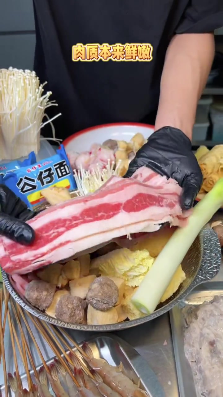 新派烧烤店又搞新野，沙爹火锅真系煮乜都甘入味～