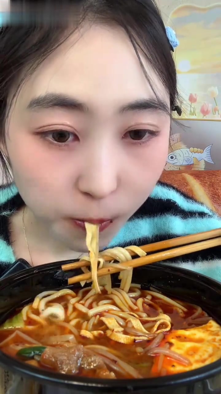 雪花鸡排+葱油烙饼+麻辣米线～这一餐太符合冬天了