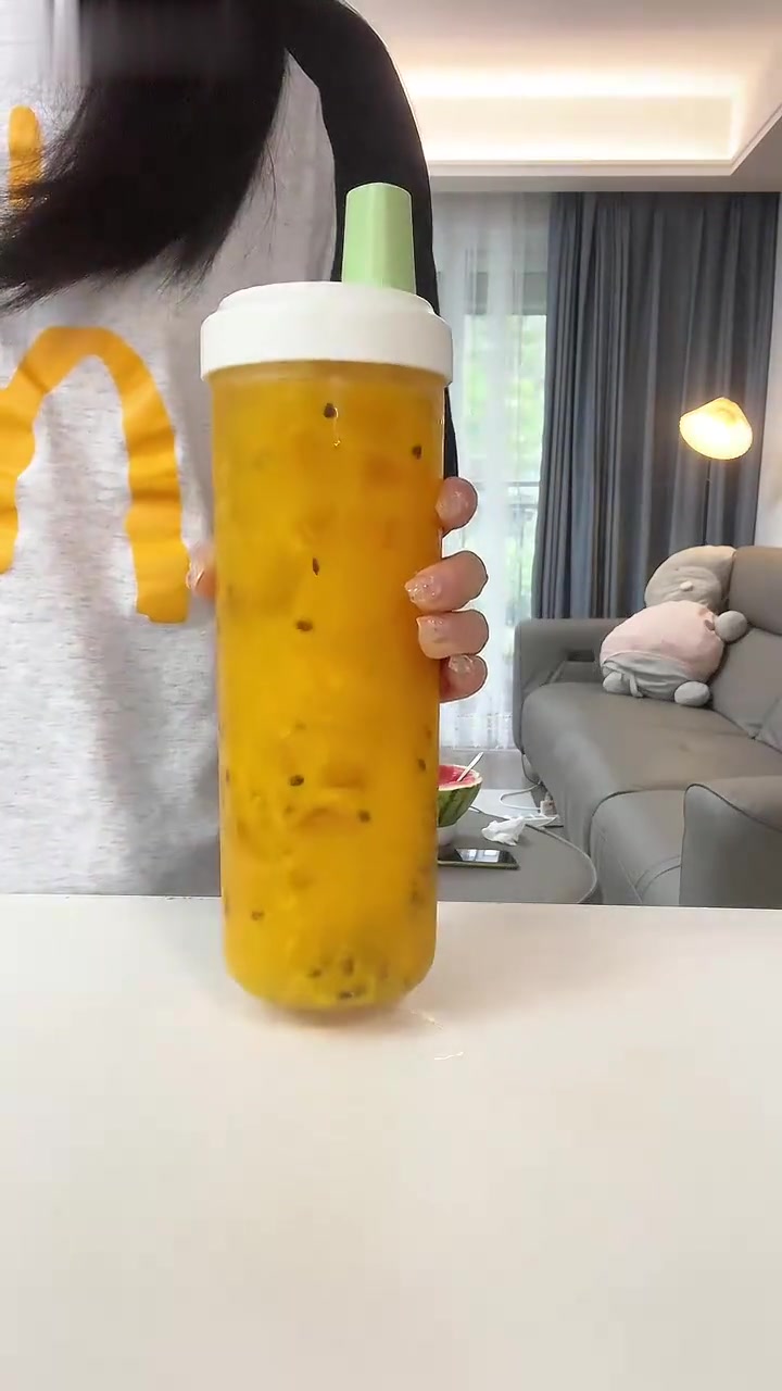 酸甜芒果百香果茶，夏日简单又好喝的小饮品！
