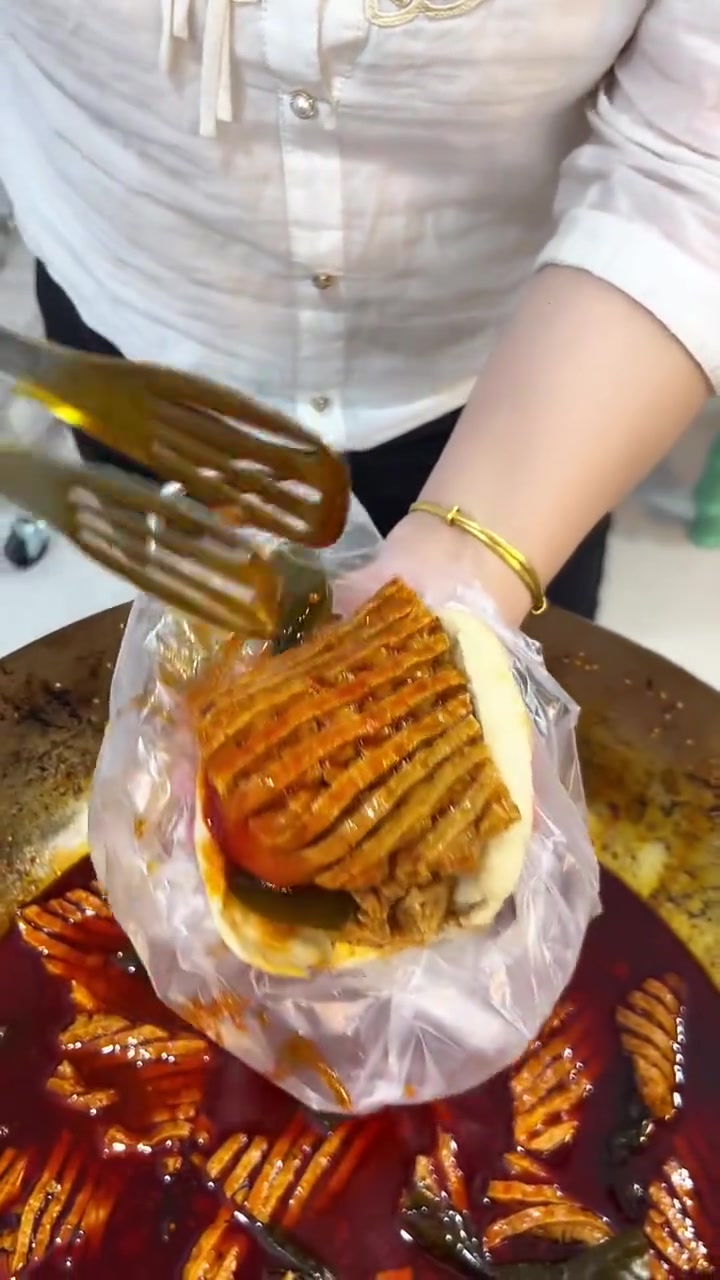 藏在我店的灌汤烧饼鲜香微辣超有食欲快来学