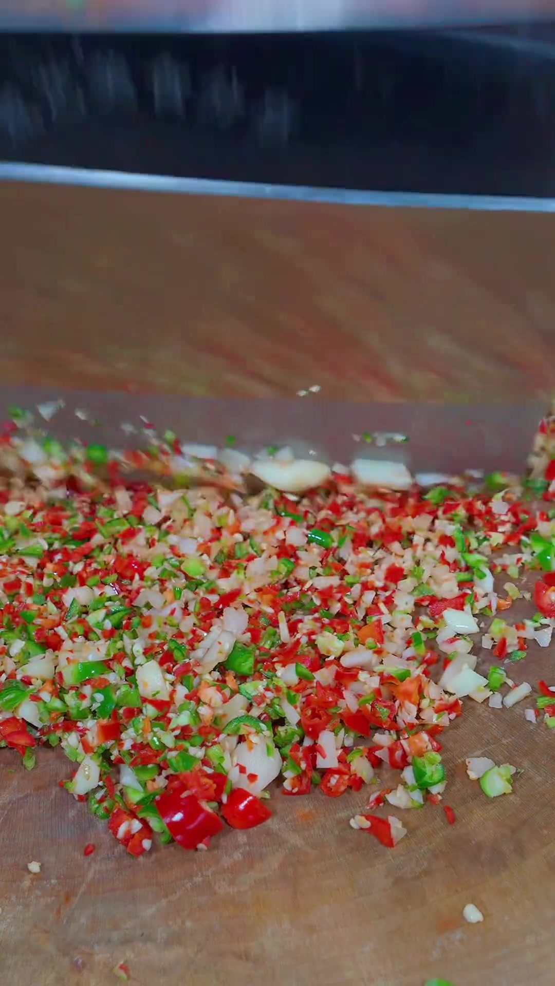 凉拌椒麻鲫鱼到底是蒸还是煮，看完这个视频你就会了！