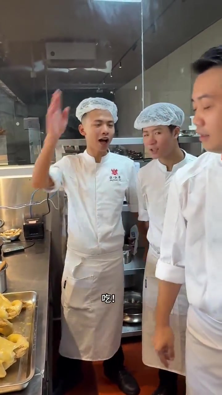 湛江青年厨师麦石龙为白切鸡正名