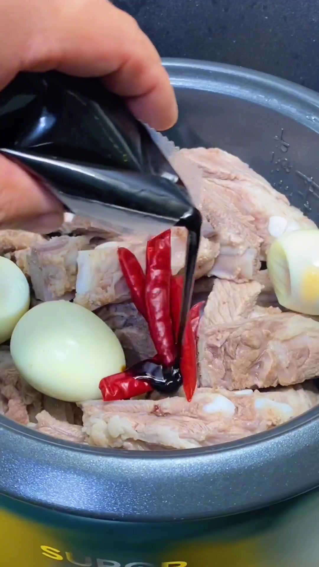 电饭锅就能做!软烂入味不腥不柴的酱排骨教程