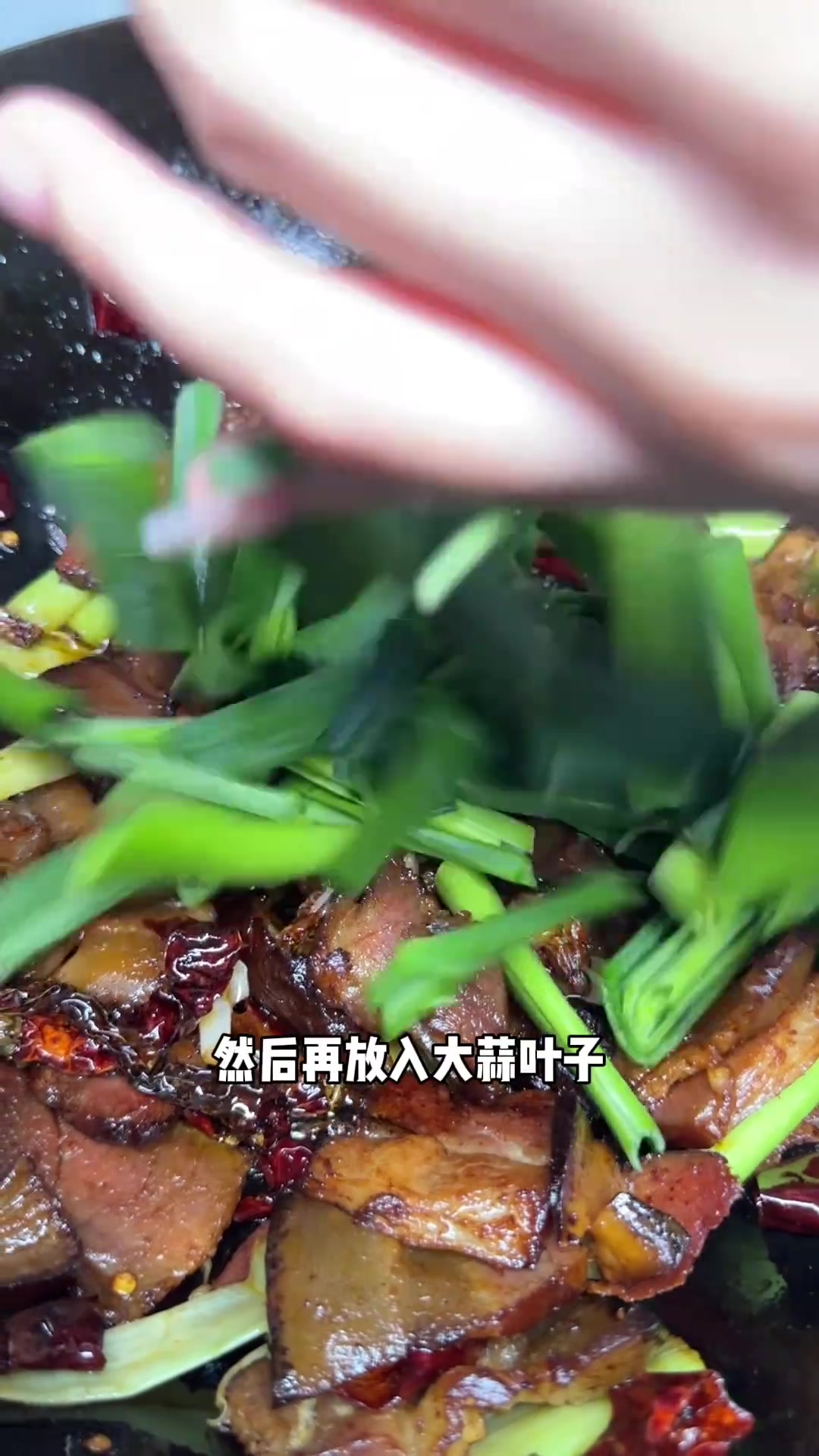 湘菜馆很火的招牌大蒜炒腊肉被我学会了,这个配方拿走不谢!