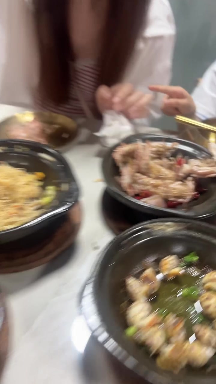 大手牵小手本周第一餐椒盐皮皮虾开启