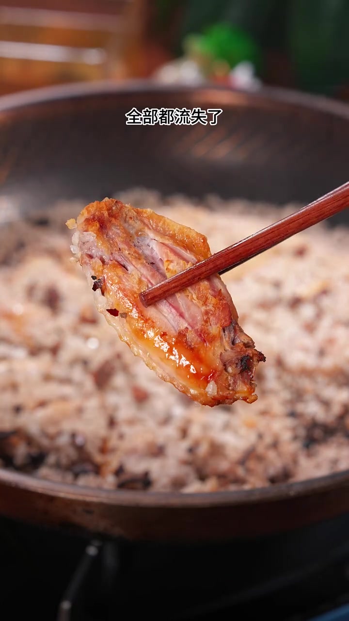 我告诉大家一个秘密 以后鸡翅买回来不要总是可乐或油炸了 那样吃多了不仅不健康 而且里面的营