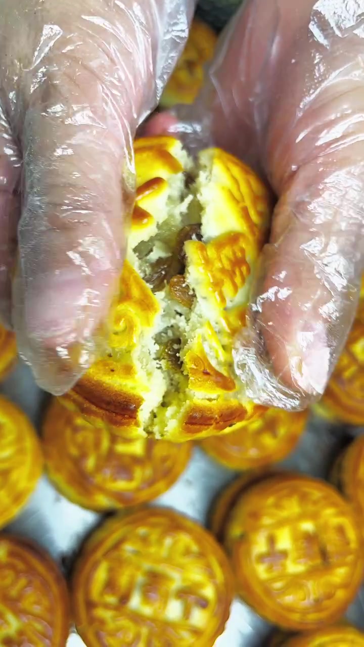 老式葡萄干月饼 软酥 每块100克 非常好吃