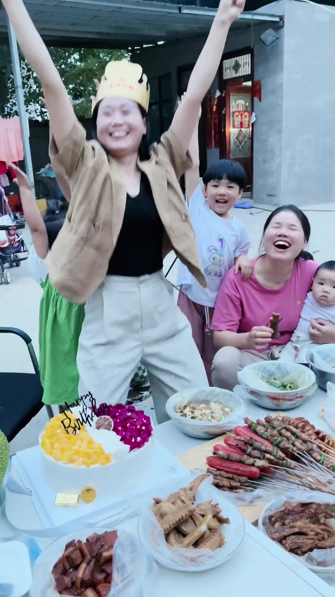 过个生日看看俺家老鼠牙高兴的