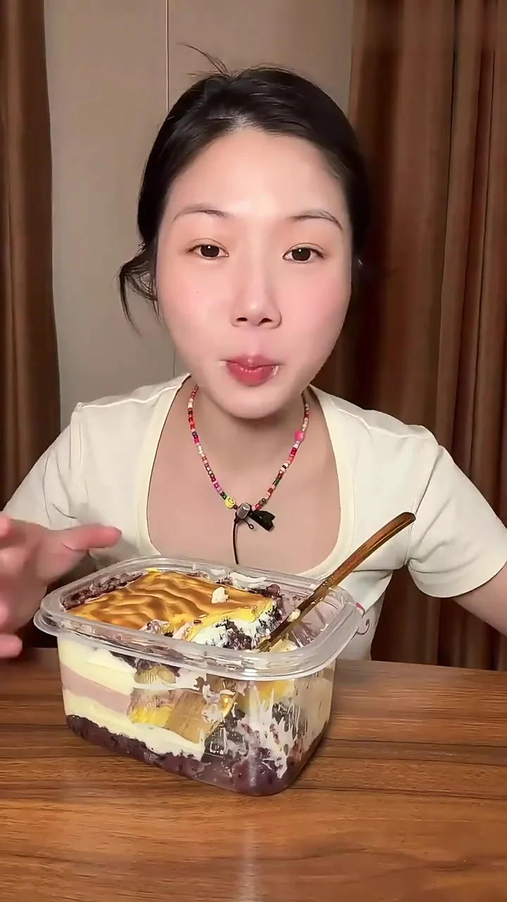 又来吃好吃的盒子蛋糕啦