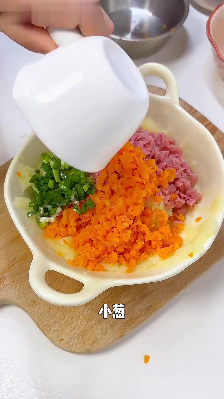 拜托!有空气炸锅的一定要做!无油无面粉土豆饼,吃撑了还不到300大卡!