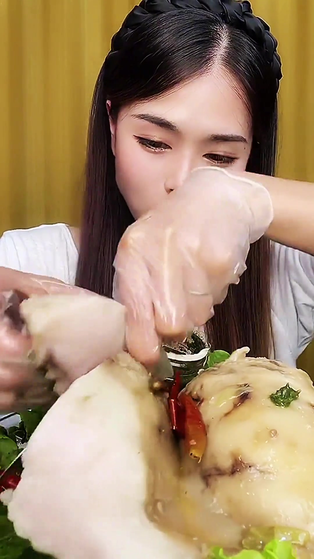 吃播翻车名场面!尝试羊尾油的搞笑经历