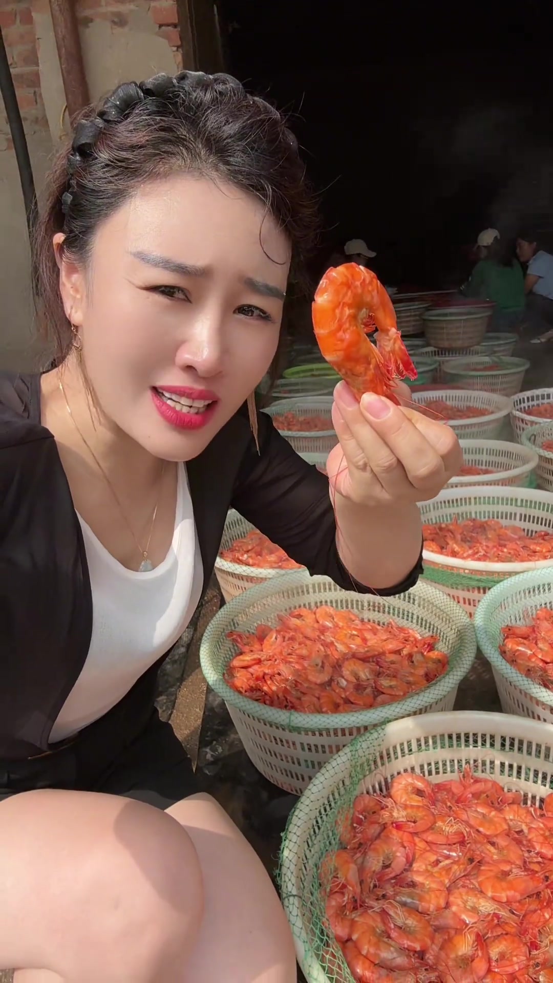 又挑了些软皮虾,谁要来?