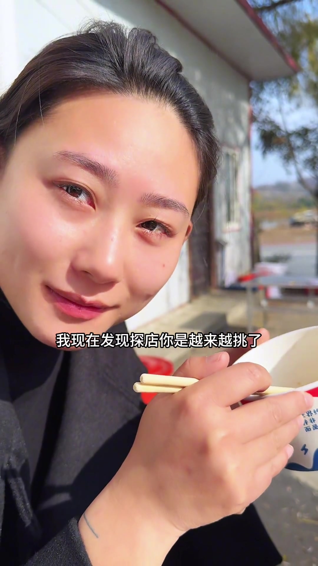 信阳南湾湖周边物产丰富,遍布着各种美食,随便找一家饭店也不会踩坑
