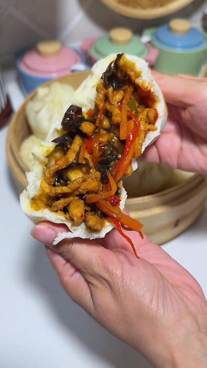 鱼香肉丝做包子,在包子界超好吃,无敌了