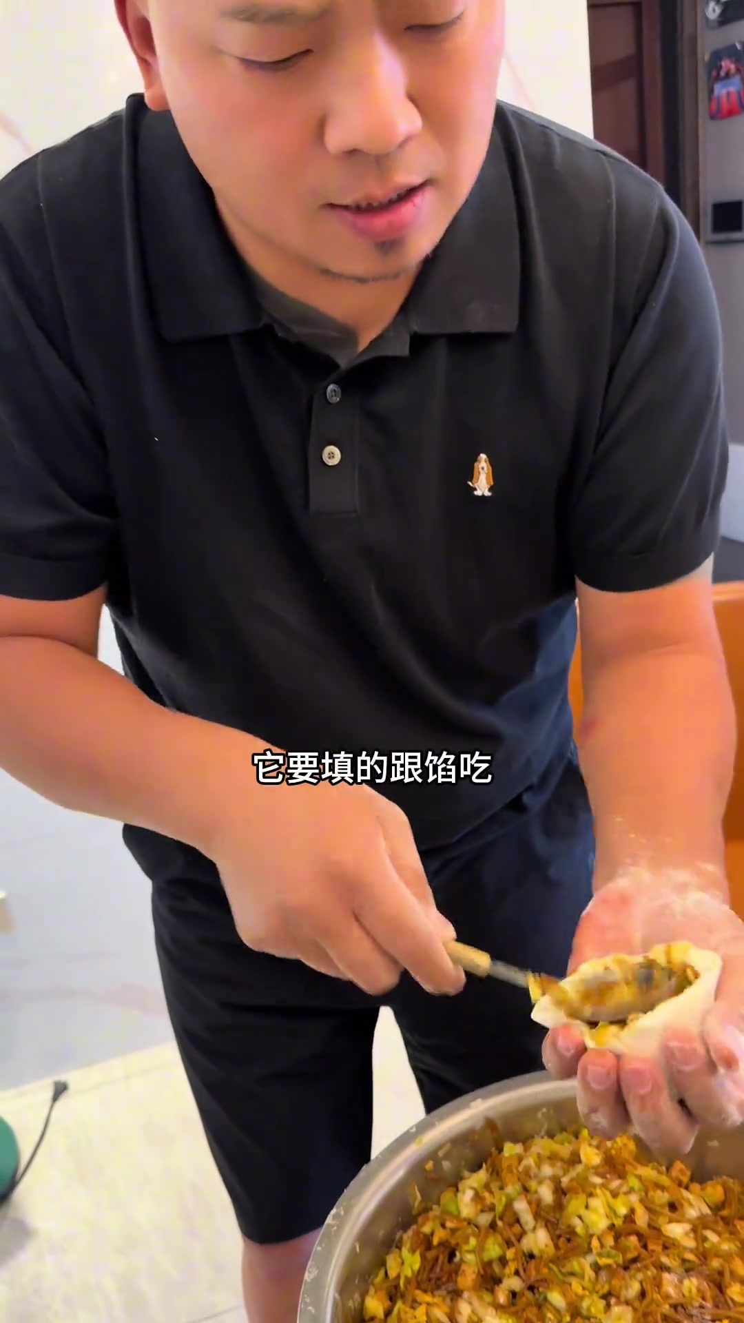 油炸豆腐丁、酱粉条、土鸡蛋、包包菜、素包子