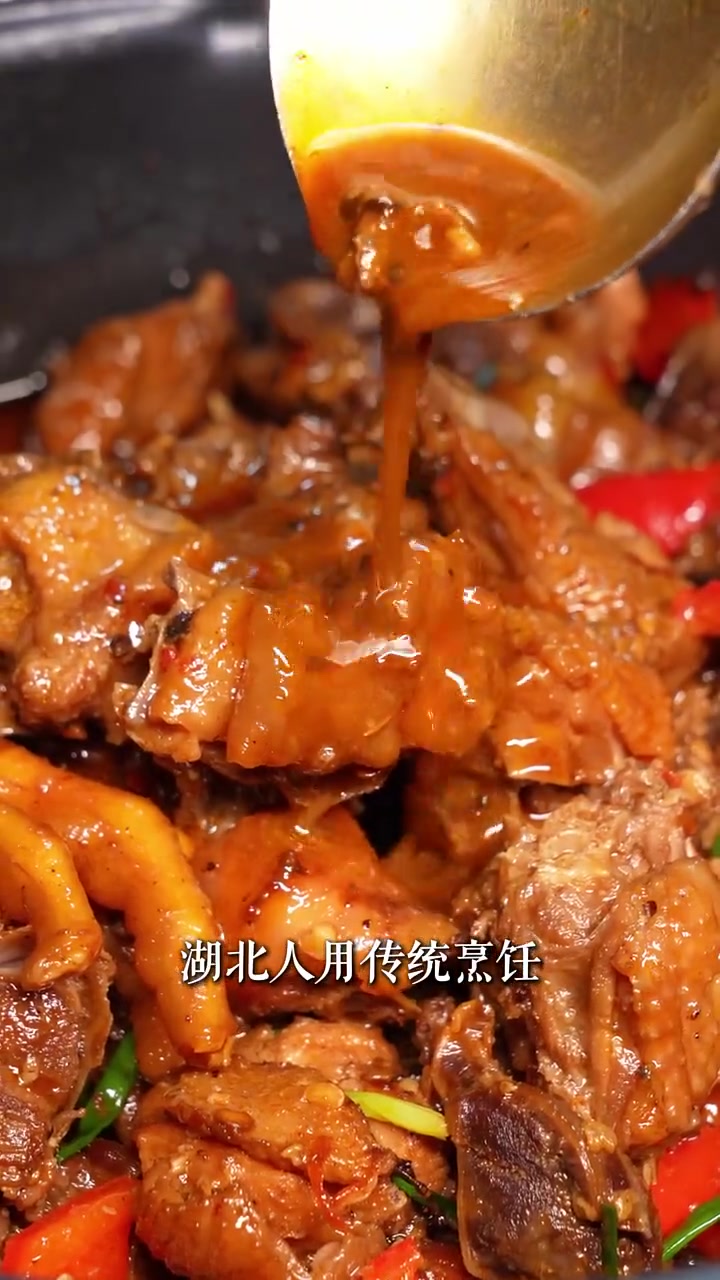 全国人民都知道湖北人热情好客,这道“烧鸡公”就是最好的体现,它不仅寓意着吉祥,更是突显了湖