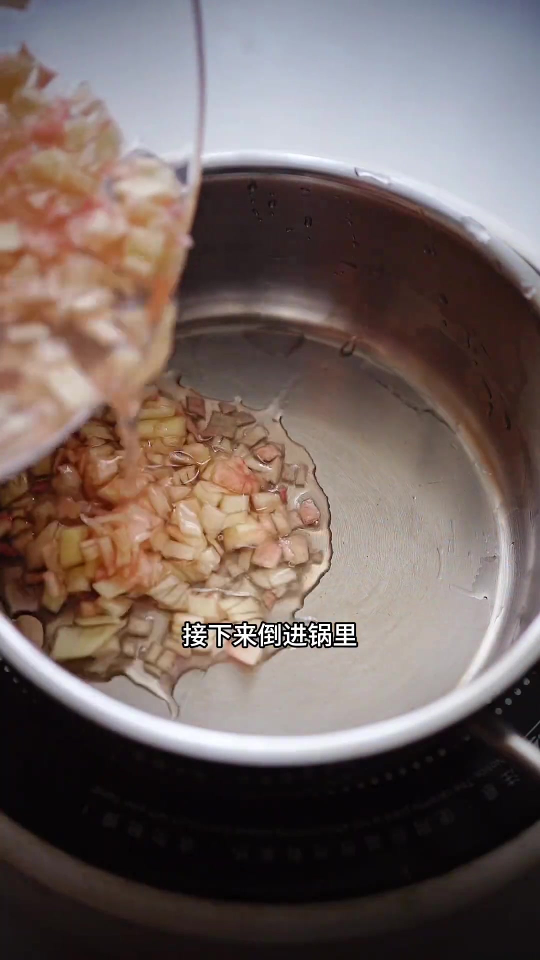 一口会爆浆的，蜜桃水晶月饼做法简单新手在家也能做出来！