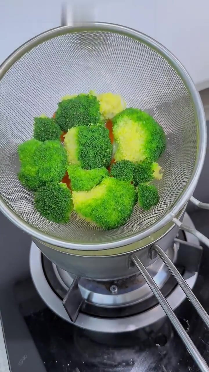 今日早餐分享～海苔时蔬饭团,紫薯银耳羹,虾仁蒸蛋