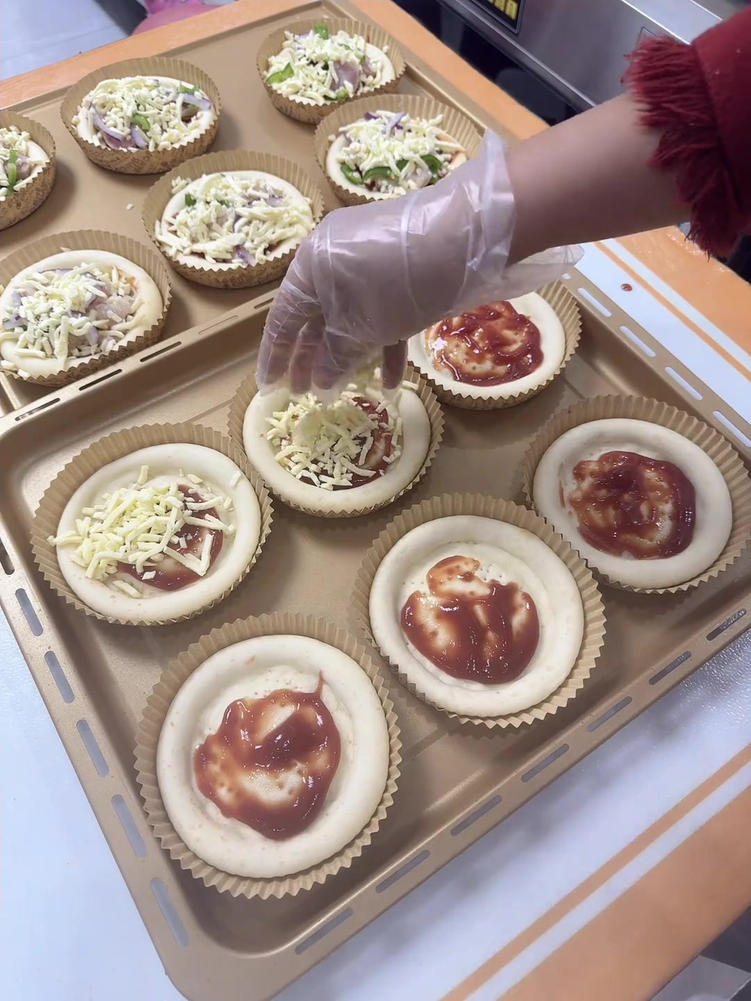 最简单的迷你小披萨，做法食材都很简单，冷冻保存随吃随取