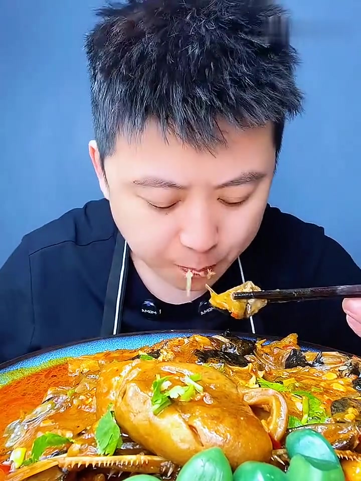 盘点美食博主品尝不同种类的鱼