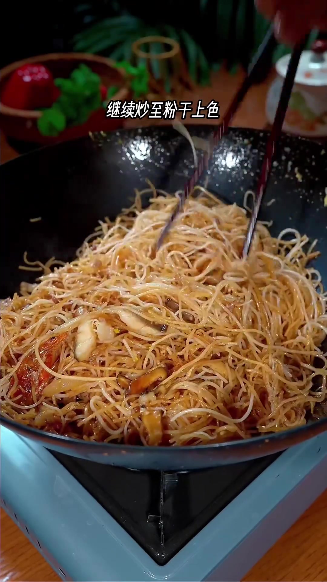 温州炒粉干做法炒粉干是我们温州人民很喜欢吃的一道主食,特别的好吃,做法也简单