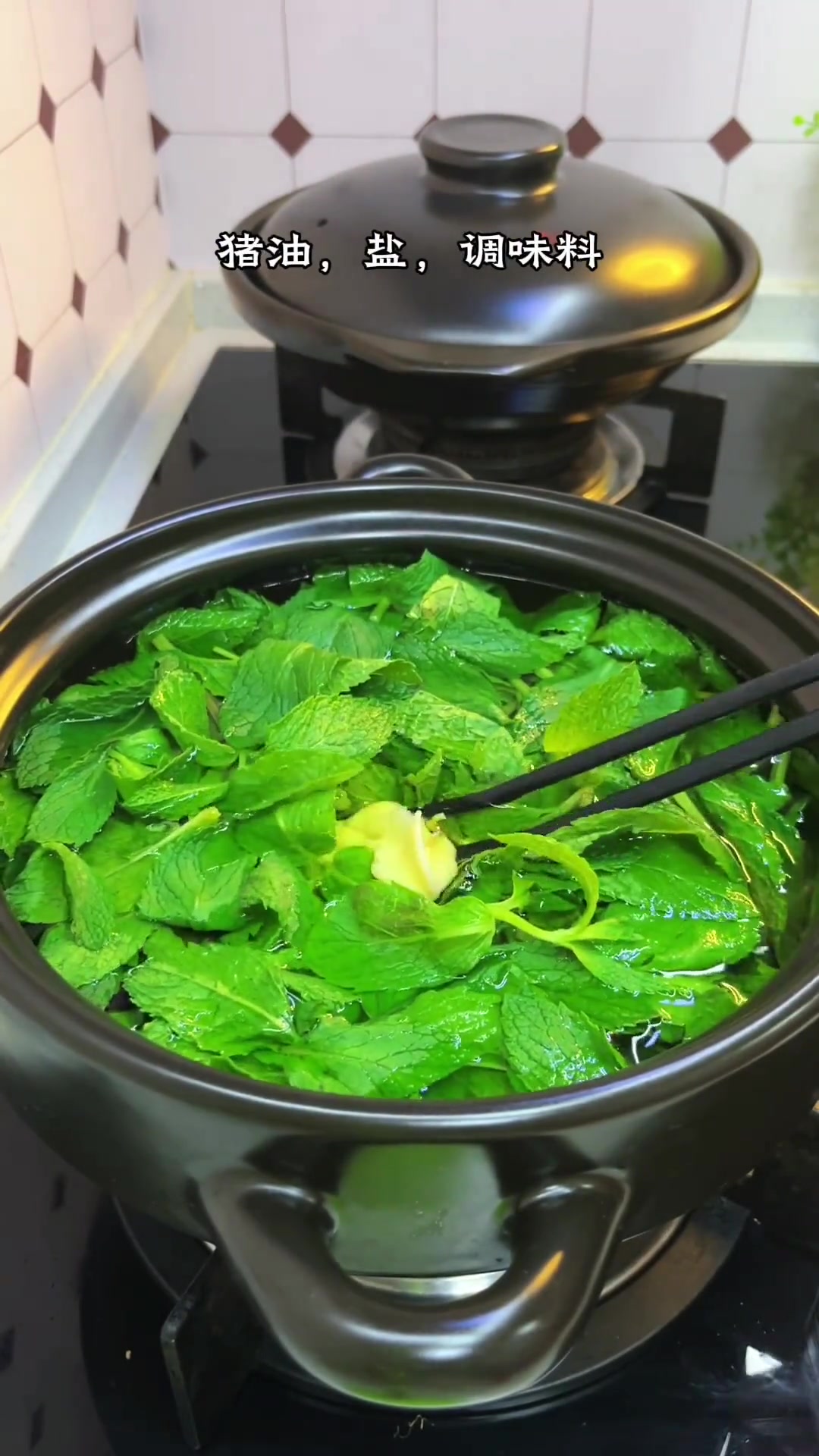 每次感觉嗓子不舒服,我就会煮一锅薄荷鸡蛋汤,清清爽爽,喝着很舒服!