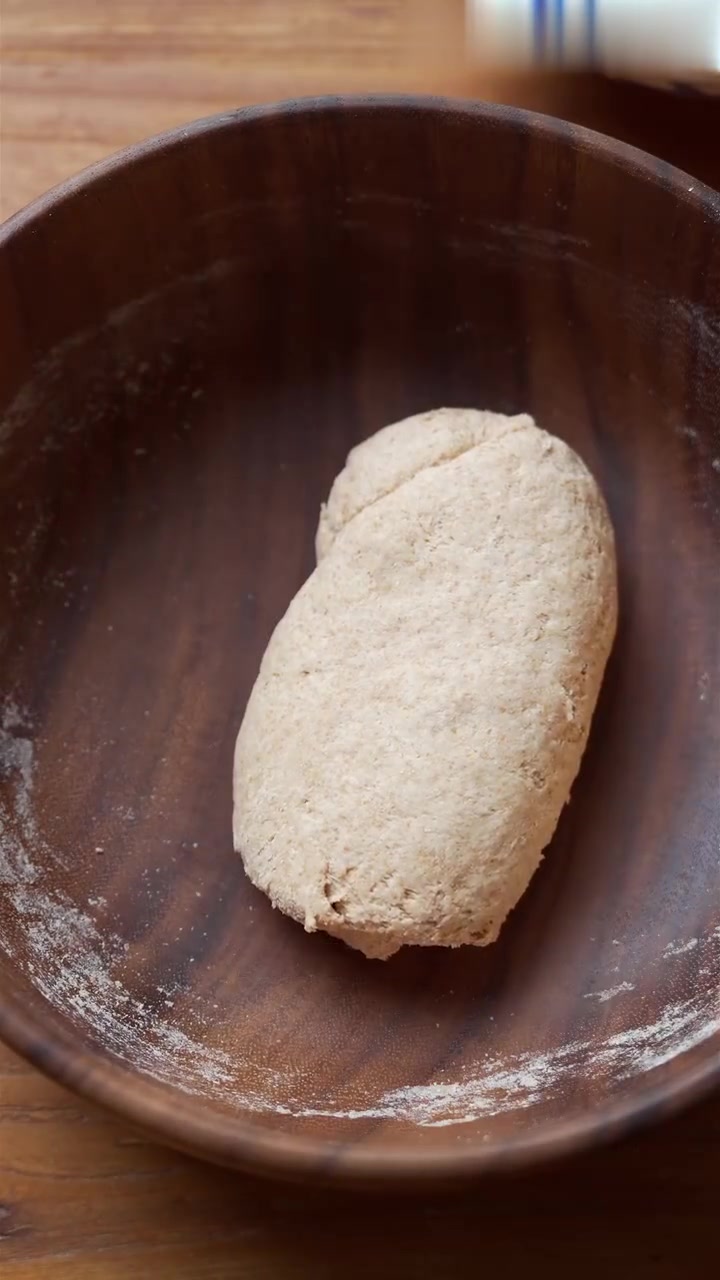 「营养师小北松软好吃全麦馒头做法」很多人说全麦馒头不是人吃的,这个视频详细讲一下怎么把全麦