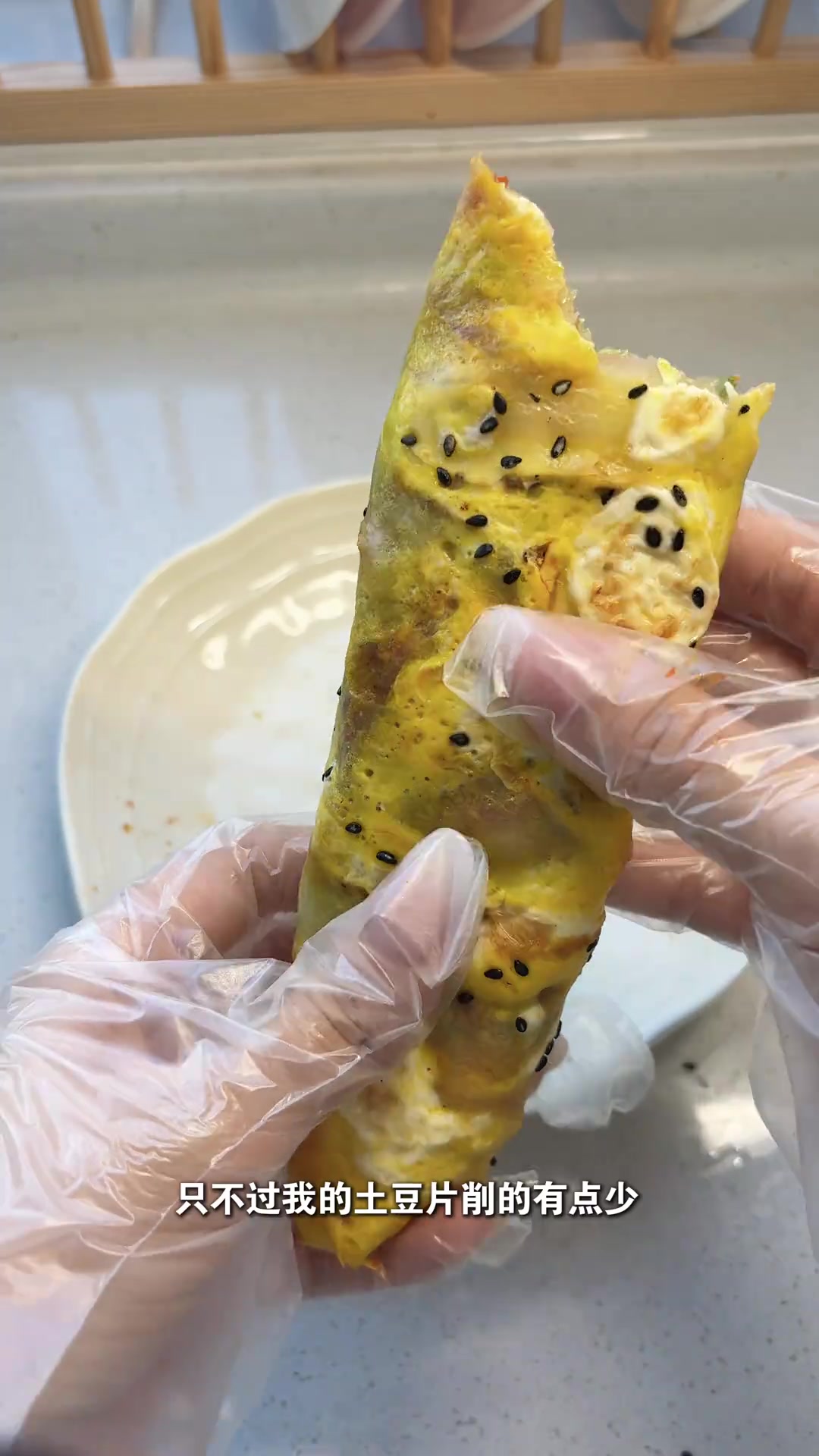 土豆煎饼果子、薯片与葱烧鸡腿