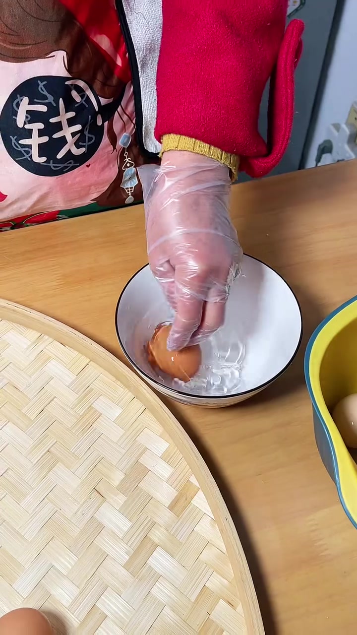 腌咸鸡蛋季,婆婆方法零失败,个个起沙流油超好吃