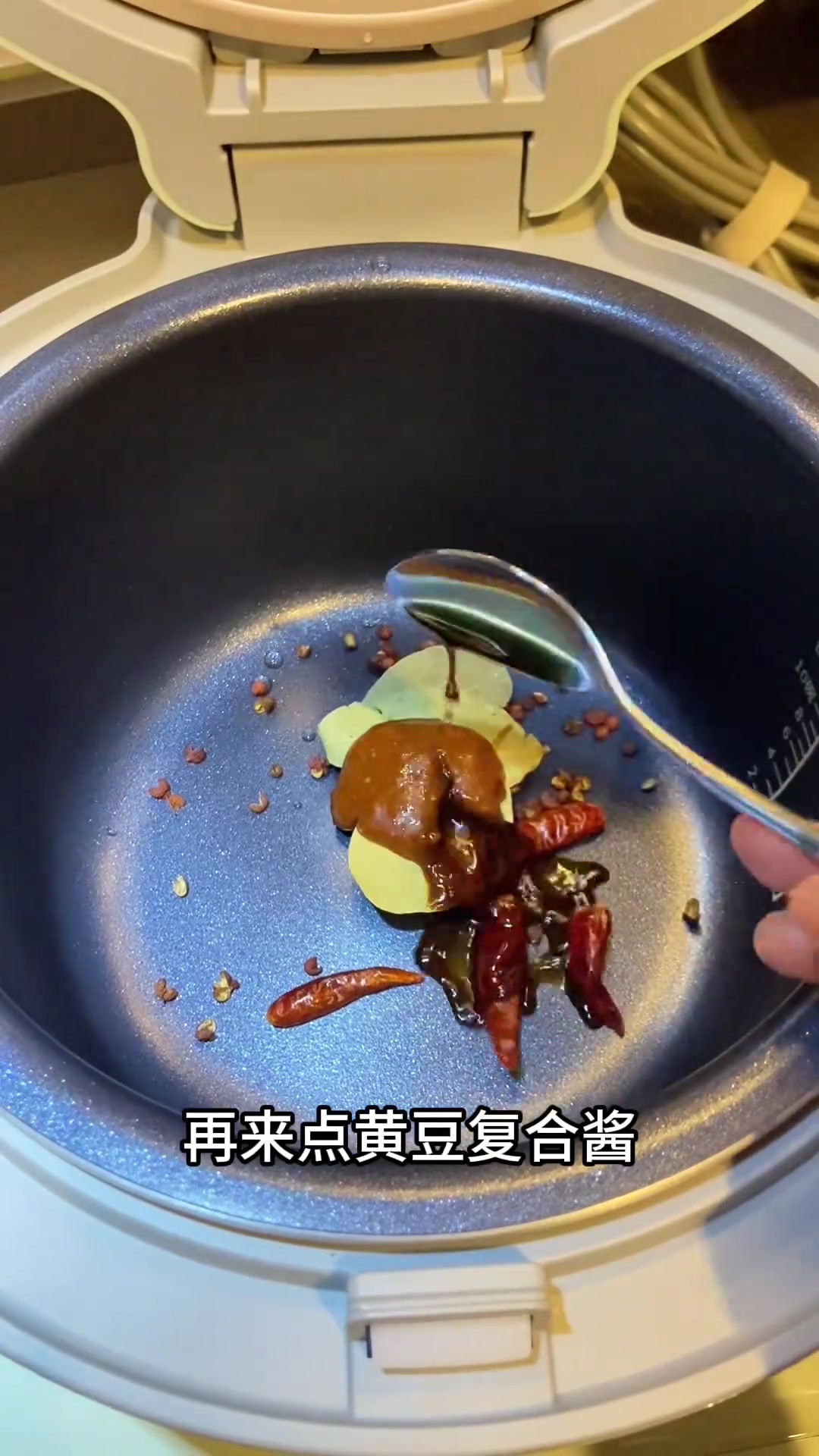 懒人虎皮鸡爪做法,鸡爪+空气炸锅+电饭煲=美味