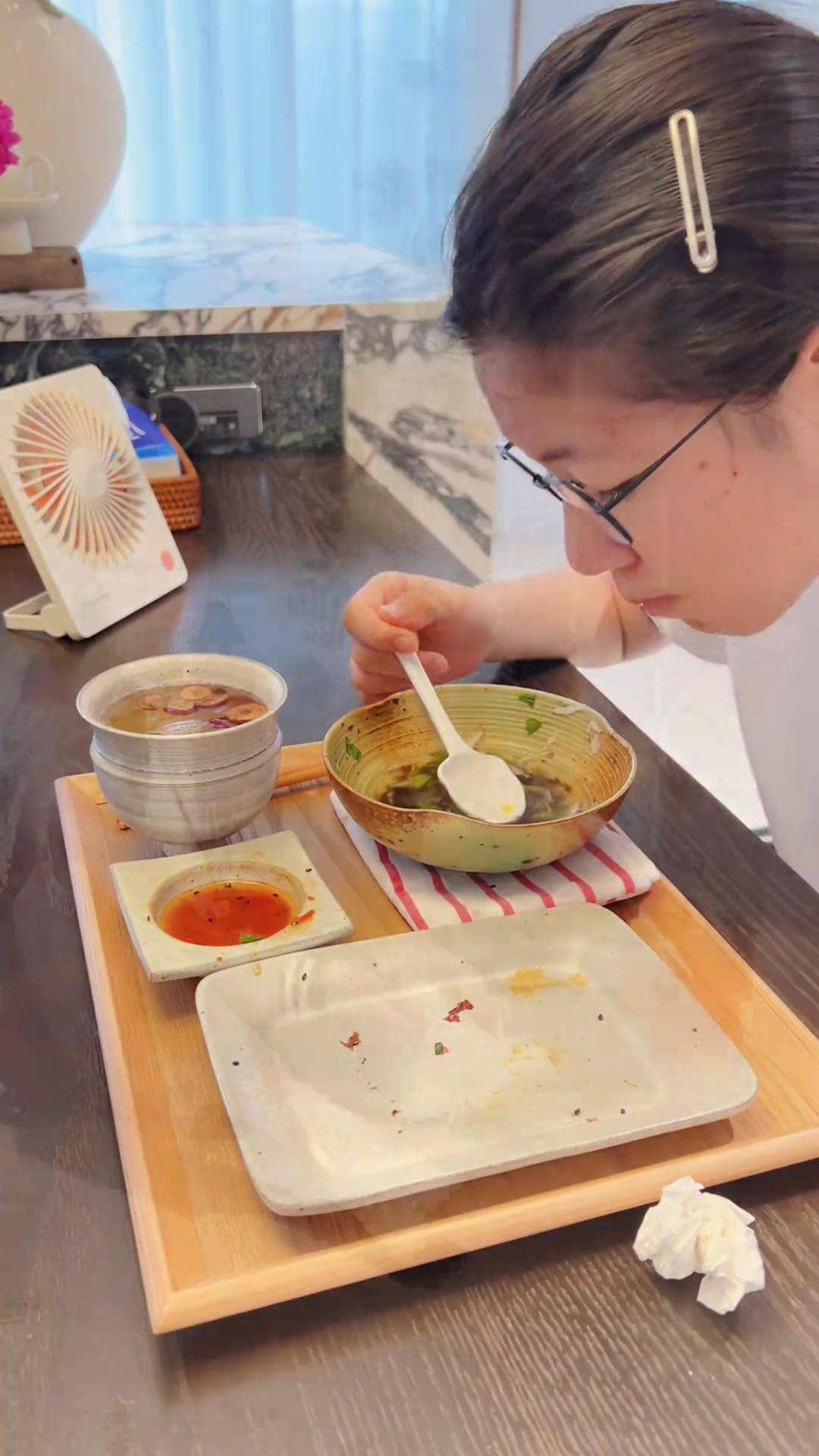 假期结束,初中生早餐:虾滑锅贴、福鼎肉片、银耳汤