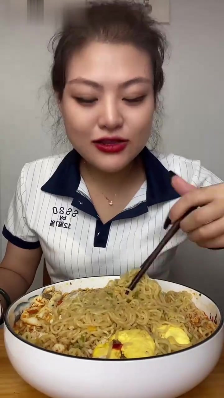三大爷的方便面合集!吃面还得是三大爷两盆泡面轻松拿下!喜欢嗦面的不要错过!