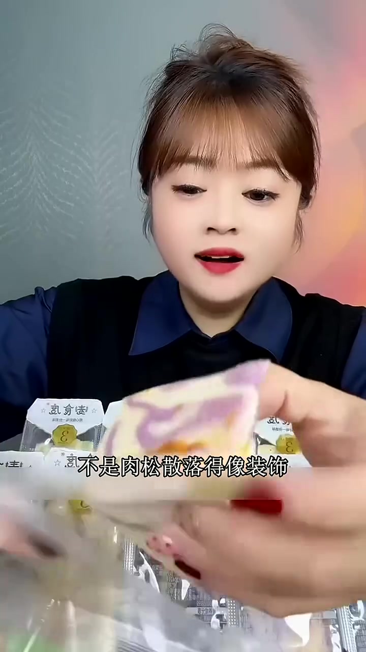 老人做点心摆盘!麦食度芋泥三明治,切小块摆成花,配菊花茶,客人来了超有面 麦食度夹心三明治