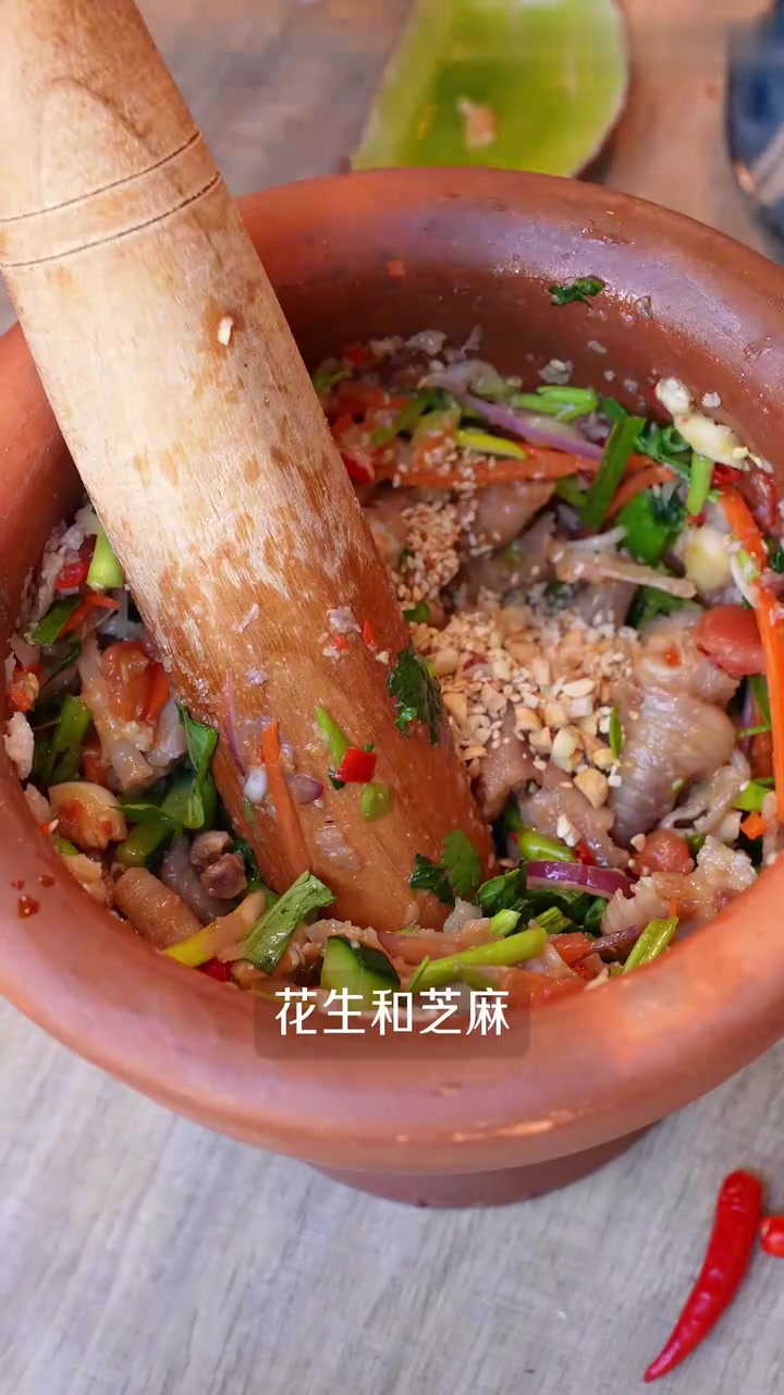 云南美食不允许你还没吃过酸辣舂鸡脚!