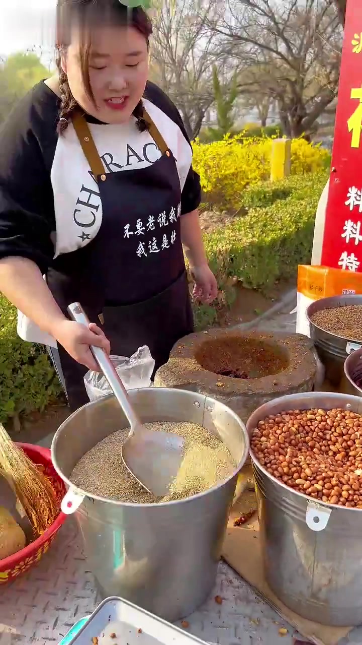 舌尖美食花生辣椒酱,夹馍卷饼喷香
