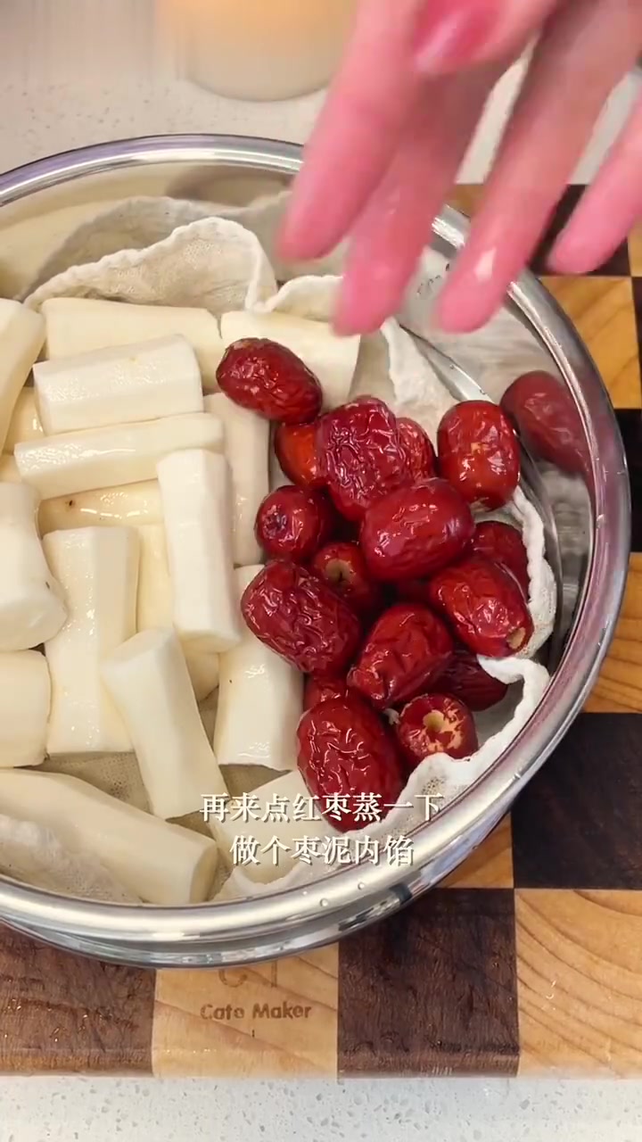 中式早餐：黑芝麻枣泥山药糕与阳春面